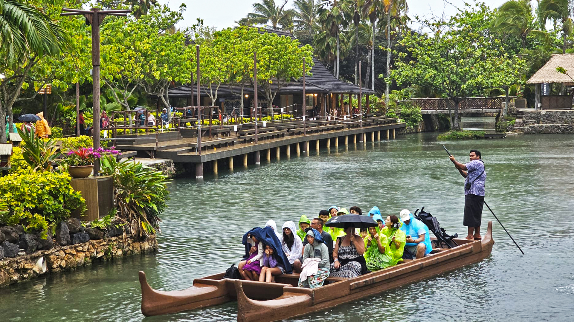 A photograph showing the Amazing Hawai'i Experience